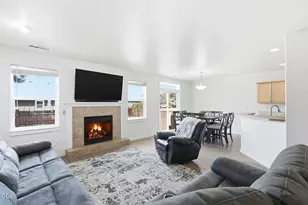 1610 W Carson Ave, Sisters, OR 97759 - Photo 3