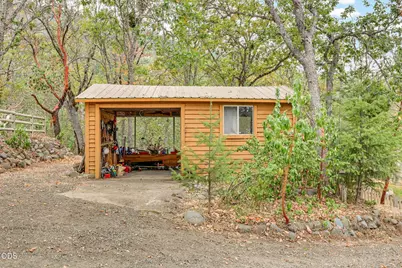 2590 Siskiyou Highway, Ashland, OR 97520 - Photo 17
