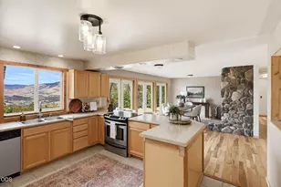 2590 Siskiyou Hwy, Ashland, OR 97520 - Photo 5