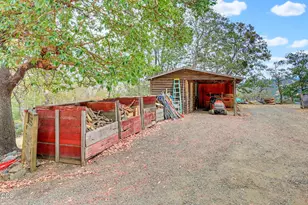 2590 Siskiyou Hwy, Ashland, OR 97520 - Photo 15