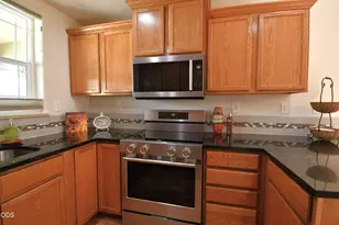 3172 SW Deschutes Ave, Redmond, OR 97756 - Photo 3