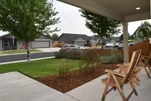 3172 SW Deschutes Ave, Redmond, OR 97756 - Photo 33