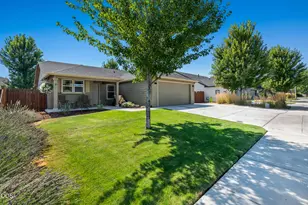 3172 SW Deschutes Ave, Redmond, OR 97756 - Photo 3