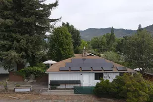 851 NE 10th St, Grants Pass, OR 97526 - Photo 49