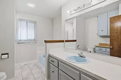 851 NE 10th Street, Grants Pass, OR 97526 - Photo 21