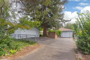 851 NE 10th St, Grants Pass, OR 97526 - Photo 47