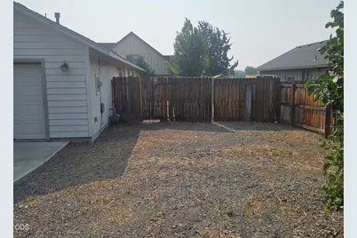 825 NW Poplar Place, Redmond, OR 97756 - Photo 3