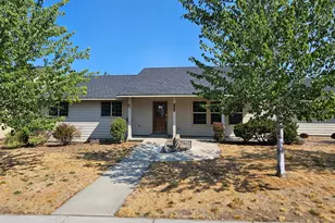 825 NW Poplar Pl, Redmond, OR 97756 - Photo 1