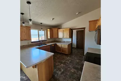 825 NW Poplar Place, Redmond, OR 97756 - Photo 5