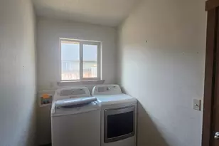 825 NW Poplar Pl, Redmond, OR 97756 - Photo 7