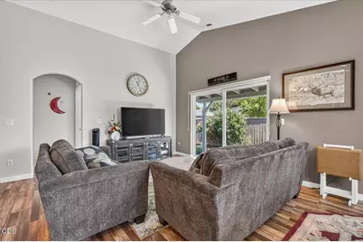 951 Village Circle, Medford, OR 97504 - Photo 5