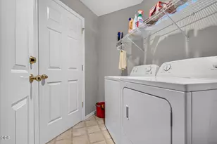 951 Village Cir, Medford, OR 97504 - Photo 23