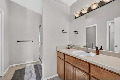 951 Village Circle, Medford, OR 97504 - Photo 15