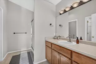 951 Village Cir, Medford, OR 97504 - Photo 15