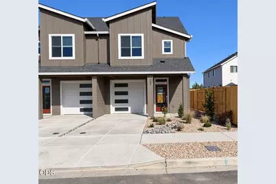 705 NW Walnut Avenue, Redmond, OR 97756 - Photo 1