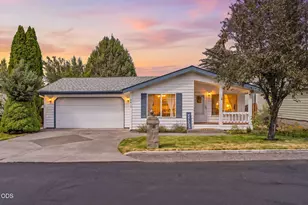 2600 NE Rosemary Dr, Bend, OR 97701 - Photo 1