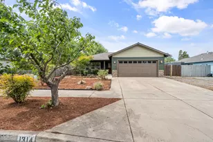 1314 Andrew Dr, Medford, OR 97501 - Photo 3
