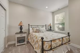 61574 Devils Lake Dr, Bend, OR 97702 - Photo 21