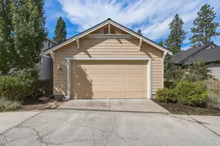 61574 Devils Lake Dr, Bend, OR 97702 - Photo 29