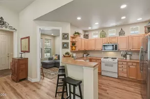 61574 Devils Lake Dr, Bend, OR 97702 - Photo 11