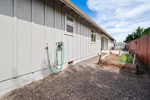 2330 NW 10th St, Redmond, OR 97756 - Photo 37