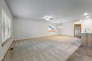 2330 NW 10th St, Redmond, OR 97756 - Photo 5
