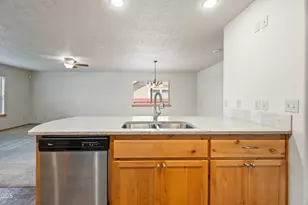 2330 NW 10th St, Redmond, OR 97756 - Photo 13
