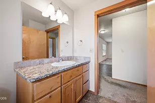 2330 NW 10th St, Redmond, OR 97756 - Photo 21