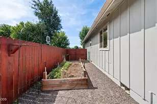 2330 NW 10th St, Redmond, OR 97756 - Photo 29