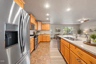 2330 NW 10th St, Redmond, OR 97756 - Photo 9