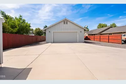 2330 NW 10th Street, Redmond, OR 97756 - Photo 33