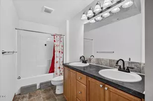 13021 E Antelope Rd, Eagle Point, OR 97524 - Photo 17