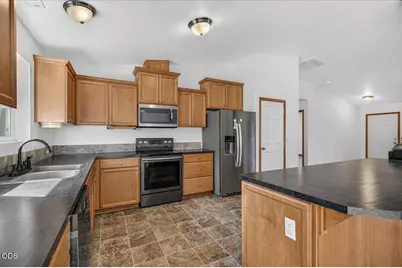 13021 E Antelope Road, Eagle Point, OR 97524 - Photo 13