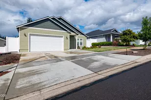 656 Nobility Dr, Medford, OR 97501 - Photo 35