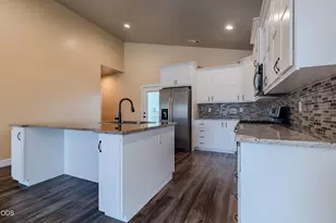 656 Nobility Dr, Medford, OR 97501 - Photo 13