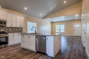 656 Nobility Dr, Medford, OR 97501 - Photo 9