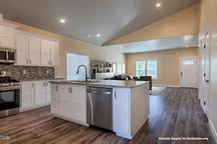 656 Nobility Dr, Medford, OR 97501 - Photo 11