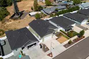 656 Nobility Dr, Medford, OR 97501 - Photo 35