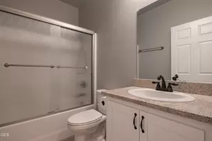 656 Nobility Dr, Medford, OR 97501 - Photo 21