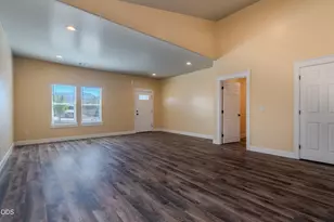 656 Nobility Dr, Medford, OR 97501 - Photo 5