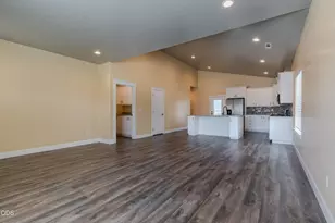 656 Nobility Dr, Medford, OR 97501 - Photo 7