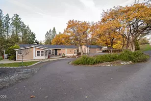 2285 Jasmine Ave, Medford, OR 97501 - Photo 3