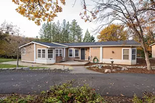 2285 Jasmine Ave, Medford, OR 97501 - Photo 1