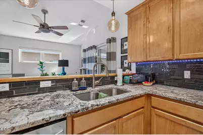 728 Cherrywood Drive, Medford, OR 97504 - Photo 13