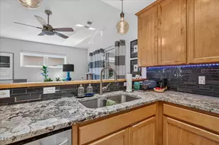 728 Cherrywood Dr, Medford, OR 97504 - Photo 13