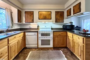 19950 Driftwood, Bend, OR 97702 - Photo 5