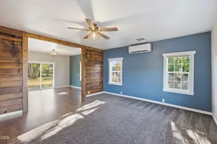 1102 SW Oak St, Grants Pass, OR 97526 - Photo 11
