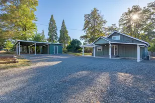 1102 SW Oak St, Grants Pass, OR 97526 - Photo 1