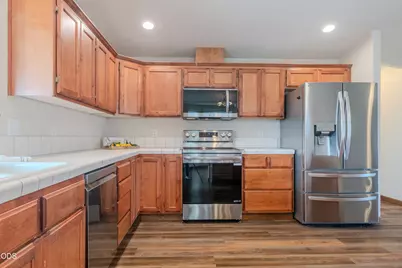 2102 Lara Lane, Central Point, OR 97502 - Photo 3
