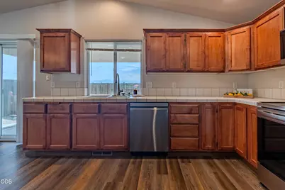2102 Lara Lane, Central Point, OR 97502 - Photo 5